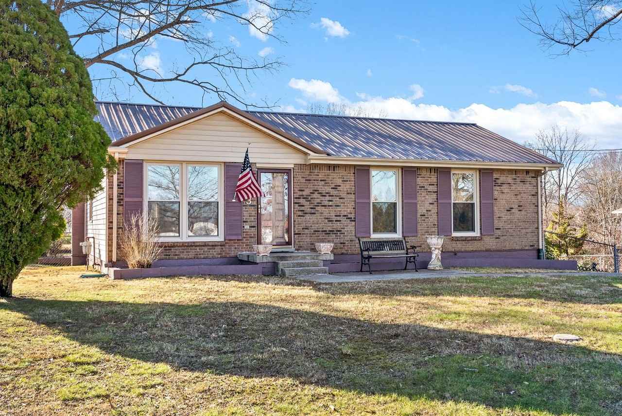 233 Old Hopkinsville Hwy - Photo 2 of 31