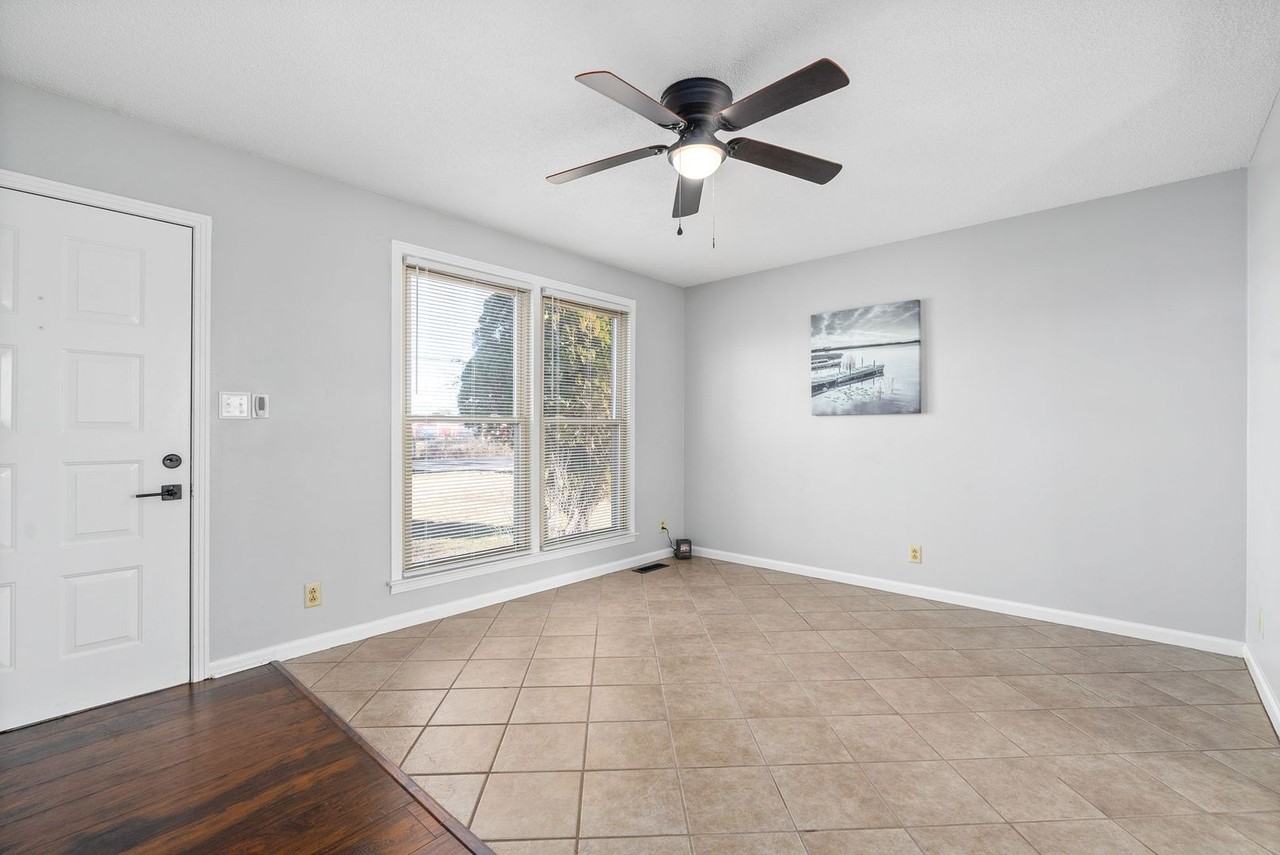 233 Old Hopkinsville Hwy - Photo 6 of 31