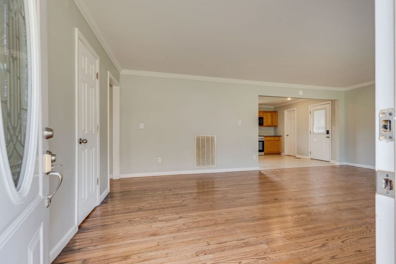 606 Pine Ridge Rd - Photo 4 of 27