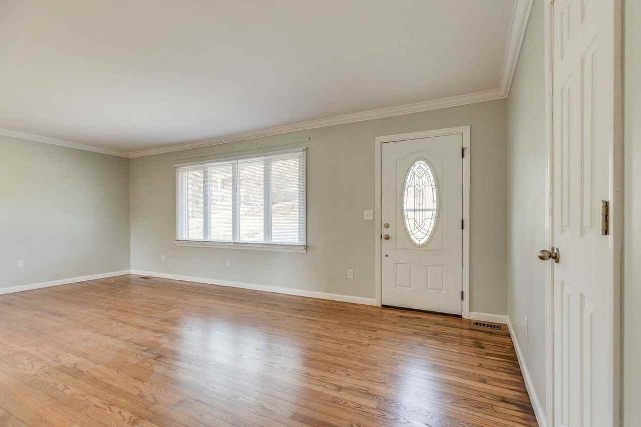 606 Pine Ridge Rd - Photo 5 of 27