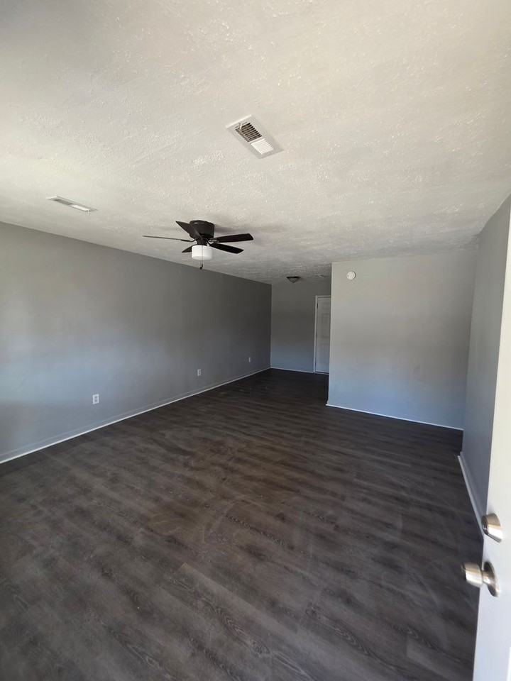 737 Saint Nicholas Dr - Photo 2 of 8