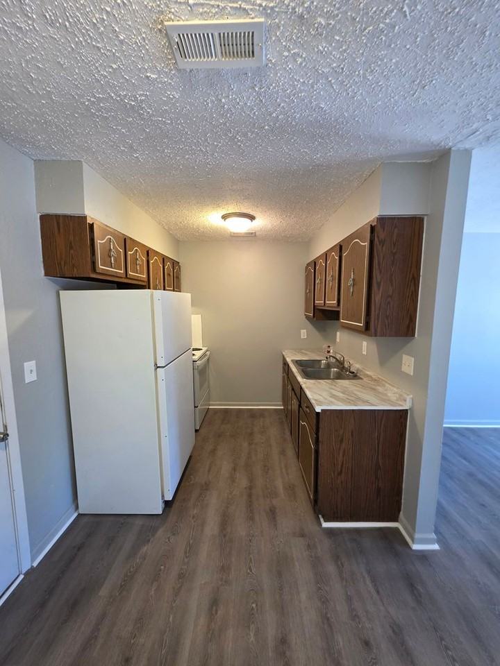 737 Saint Nicholas Dr - Photo 3 of 8