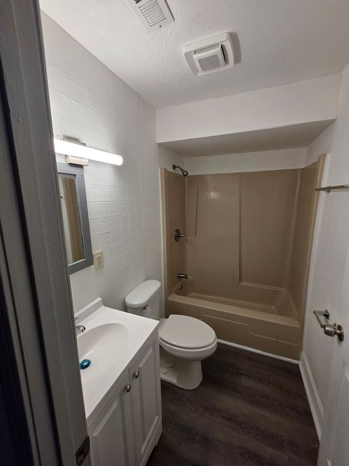 737 Saint Nicholas Dr - Photo 5 of 8