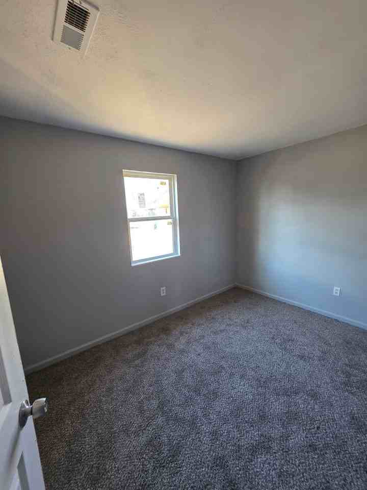 737 Saint Nicholas Dr - Photo 6 of 8