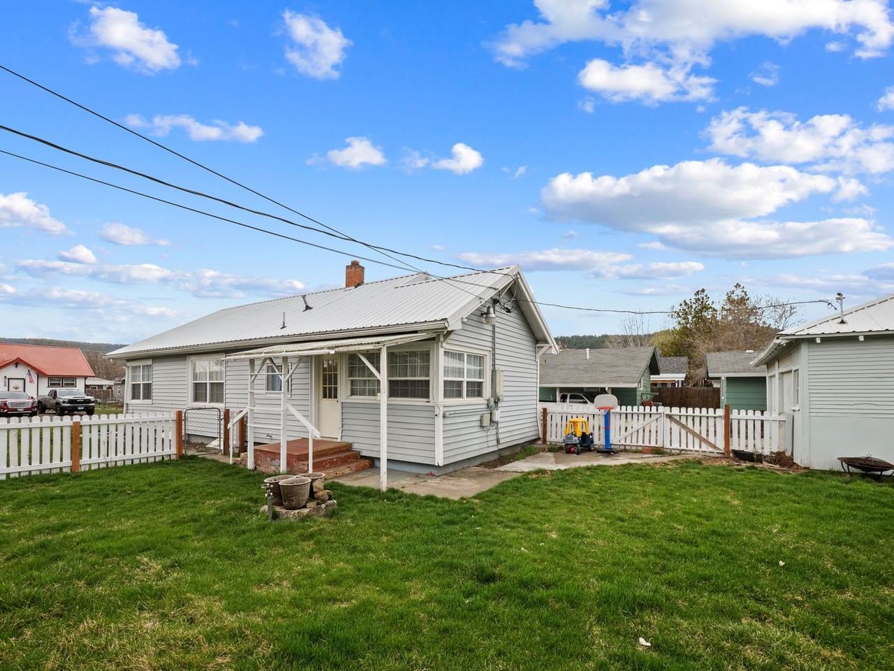 1217 X Ave - Photo 2 of 21