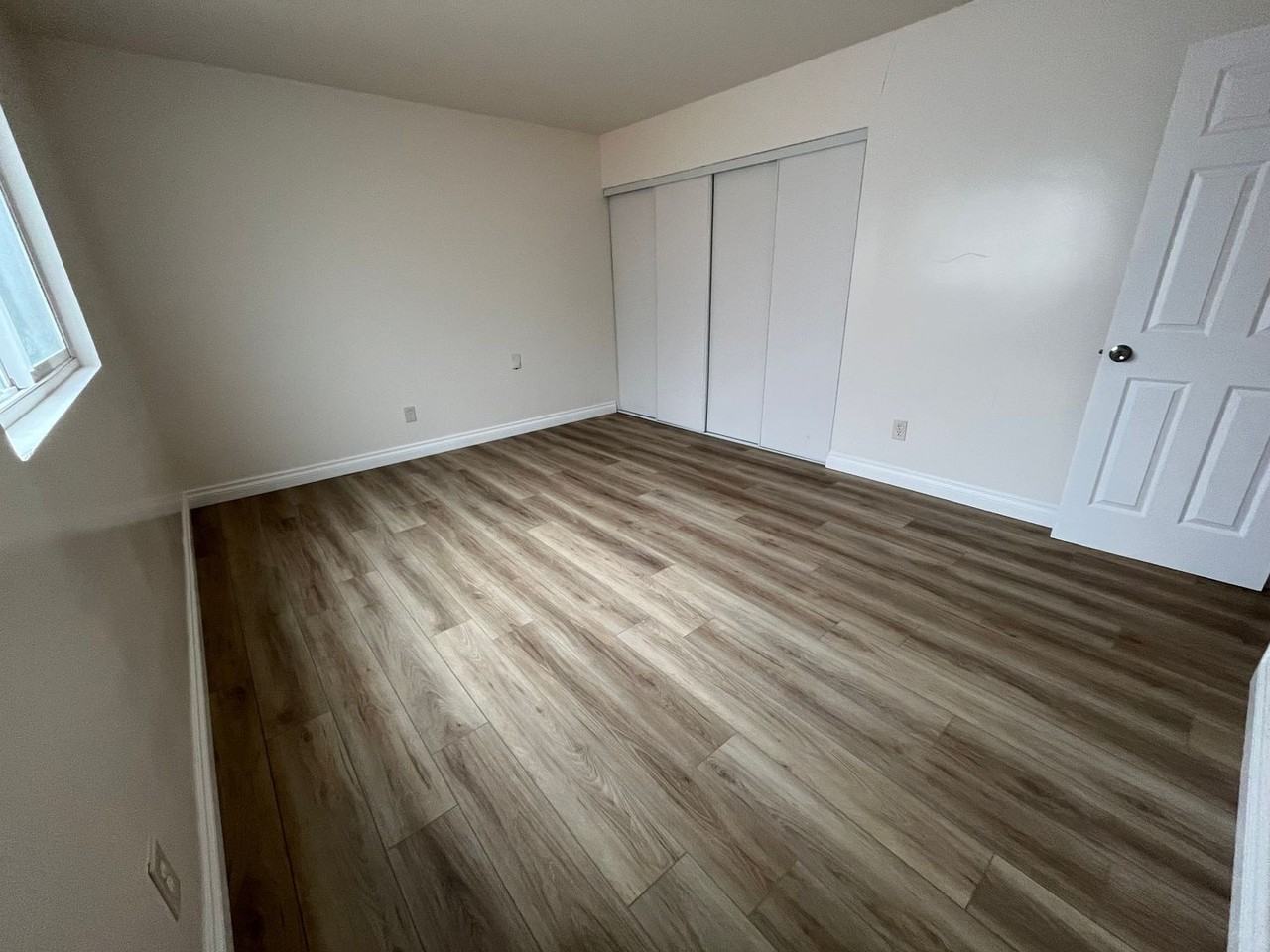 3205 42nd St - Photo 2 of 27
