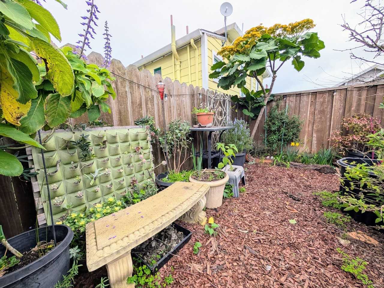 887 43rd St - Photo 6 of 23