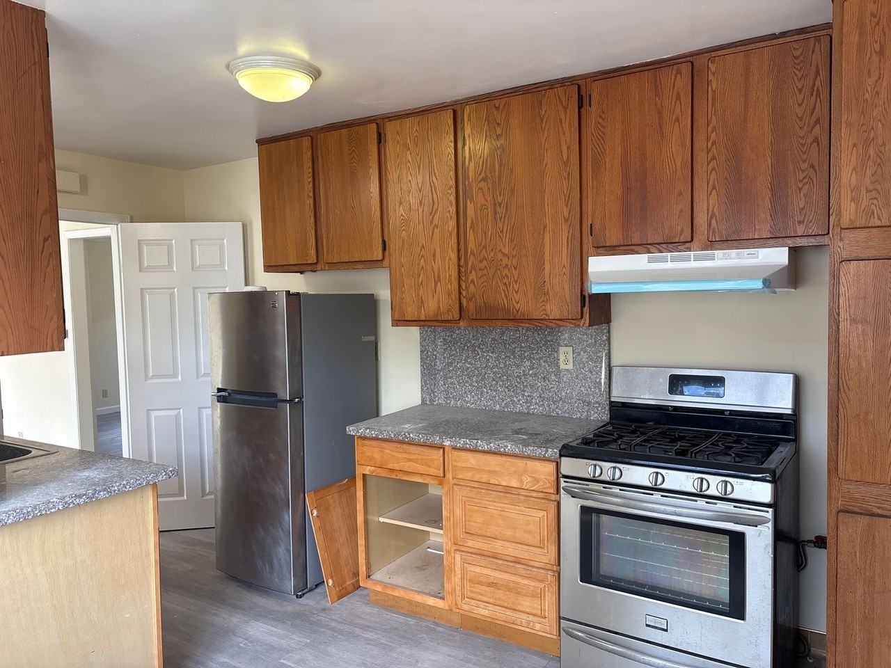 541 Simon St - Photo 3 of 13