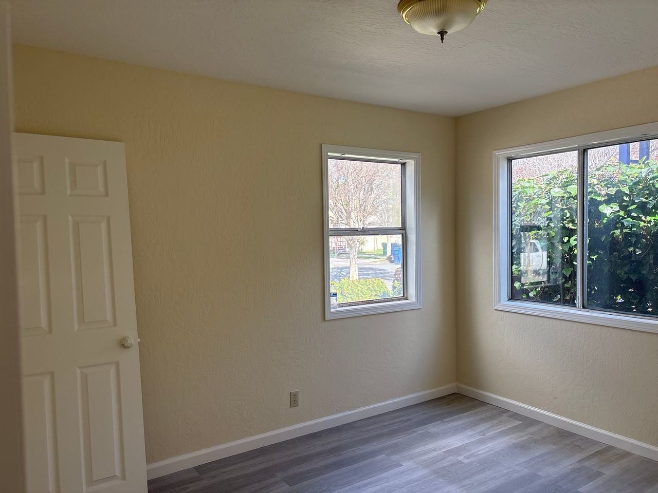 541 Simon St - Photo 6 of 13