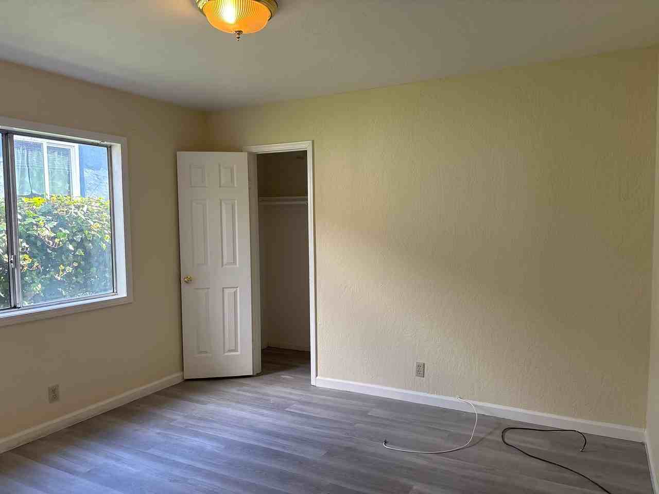 541 Simon St - Photo 7 of 13