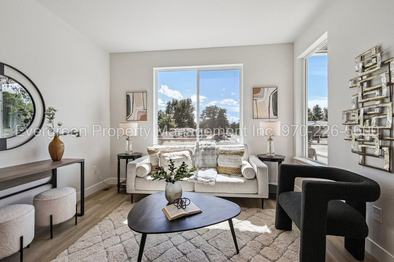 2445 Yukon Dr - Photo 5 of 48