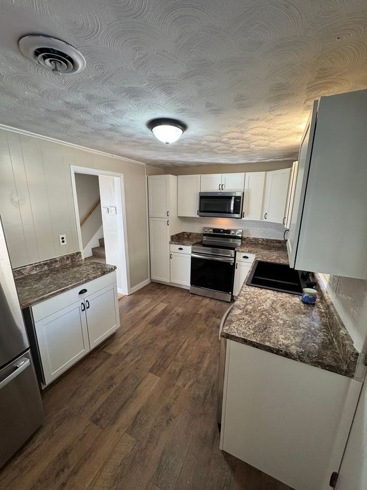 610 12th Ave Ne - Photo 4 of 15