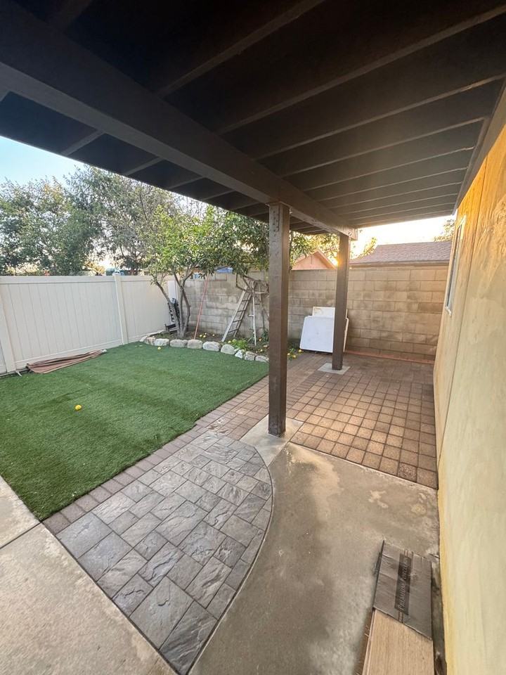 225 W Elm St - Photo 2 of 15