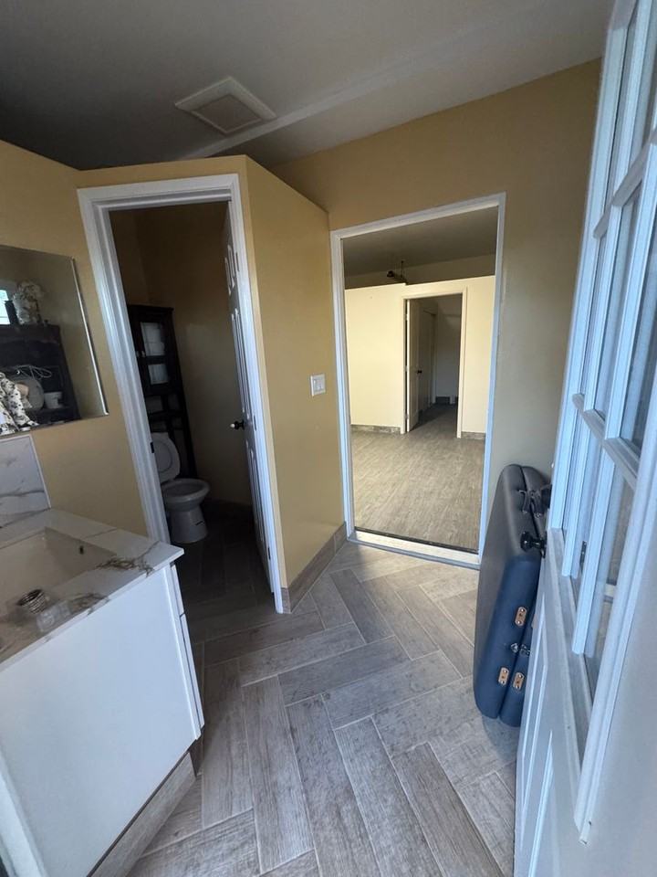 225 W Elm St - Photo 3 of 15