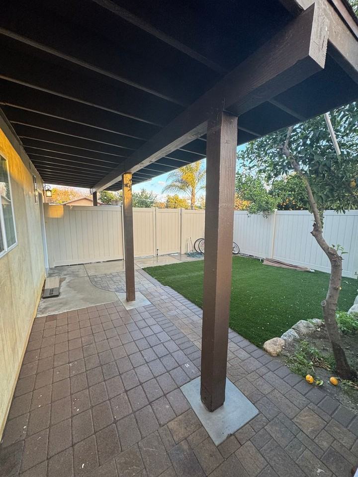 225 W Elm St - Photo 5 of 15