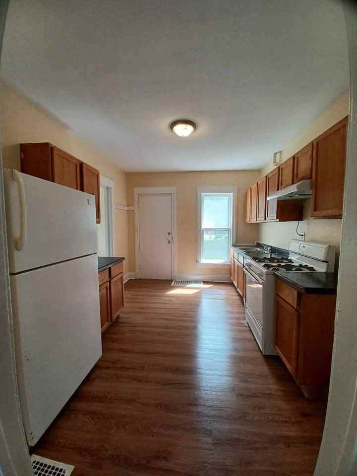 521 Albert Ave - Photo 2 of 8