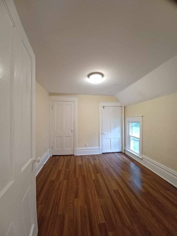 521 Albert Ave - Photo 3 of 8