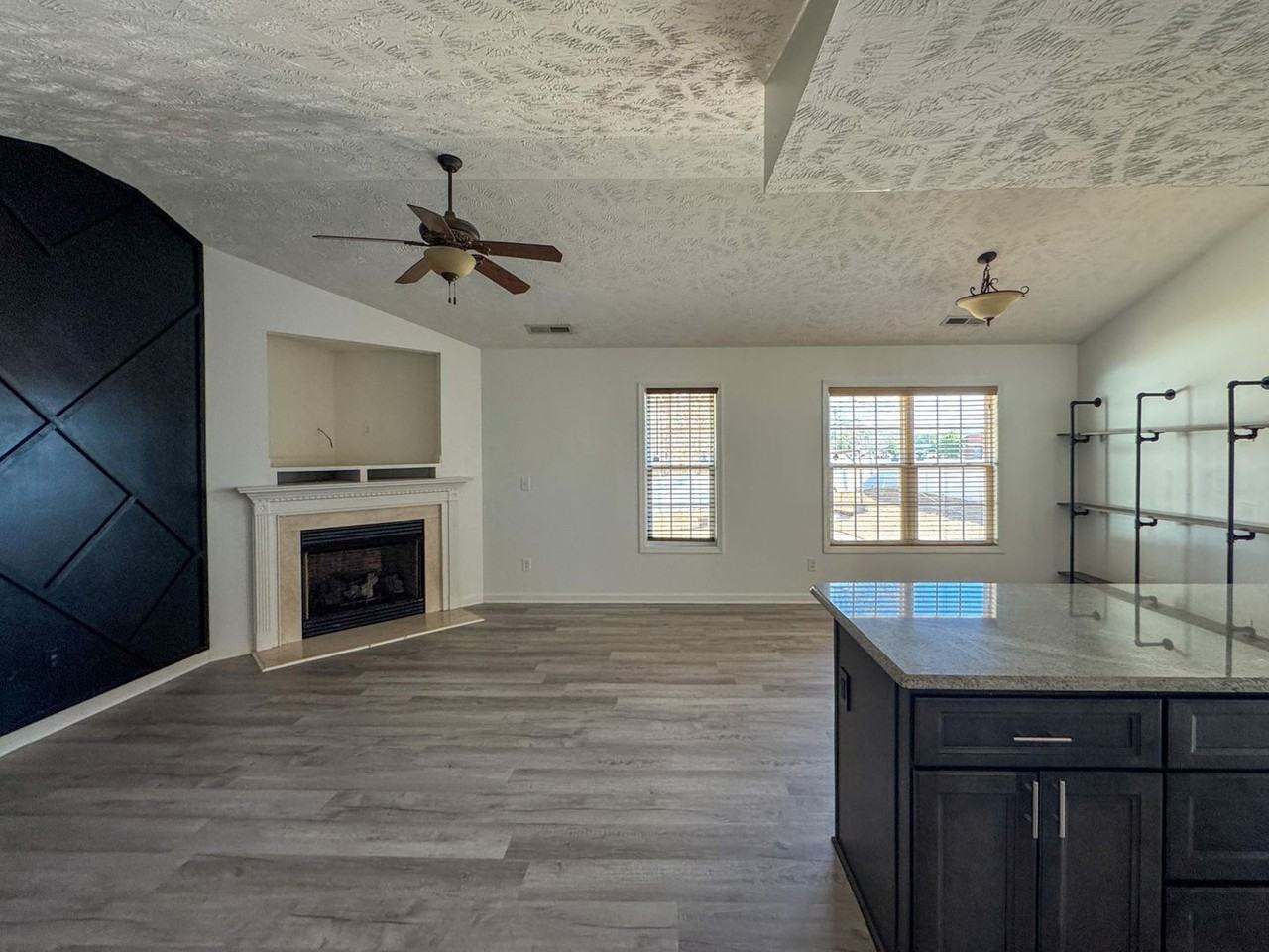 1677 Kershaw Loop - Photo 3 of 28