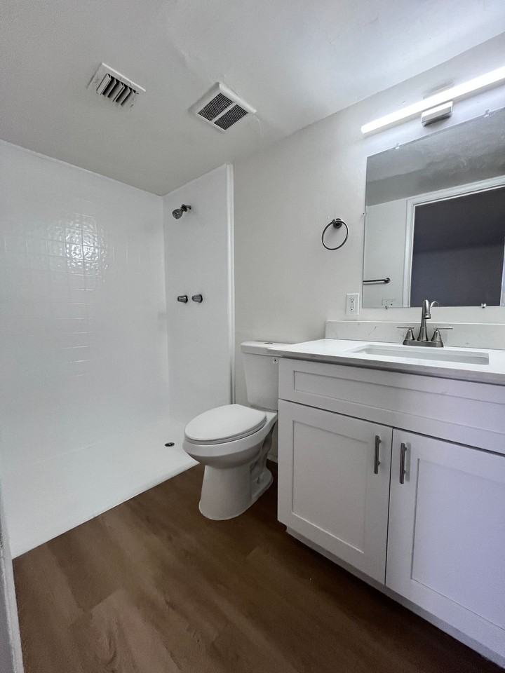 Catalina View Apartments - Photo 3 of 50