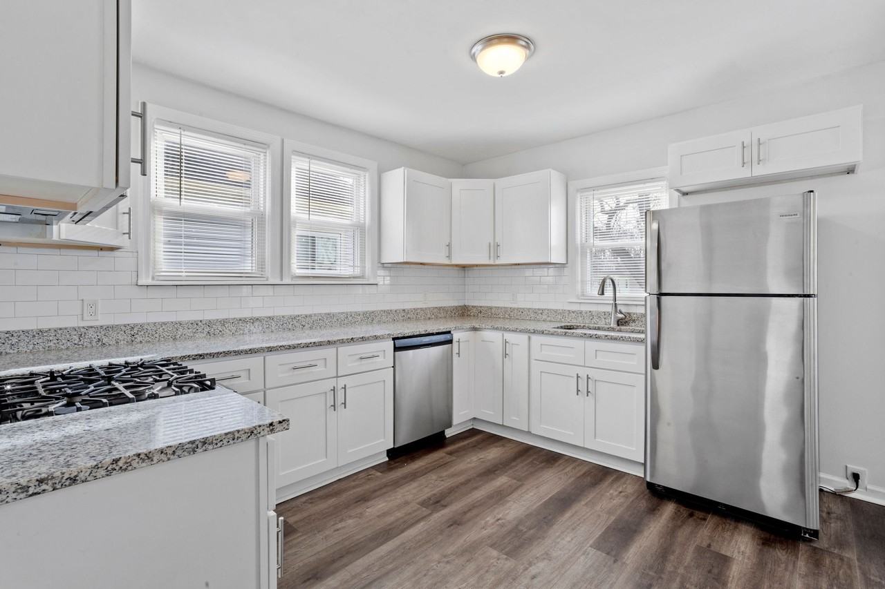 332 W Olive St - Photo 2 of 26