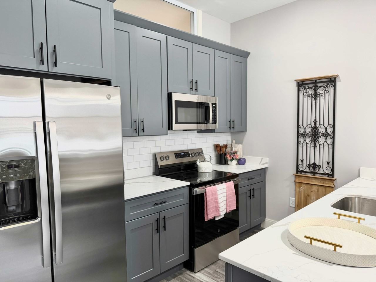 The Residence at 1555 Elm - Photo 5 of 16