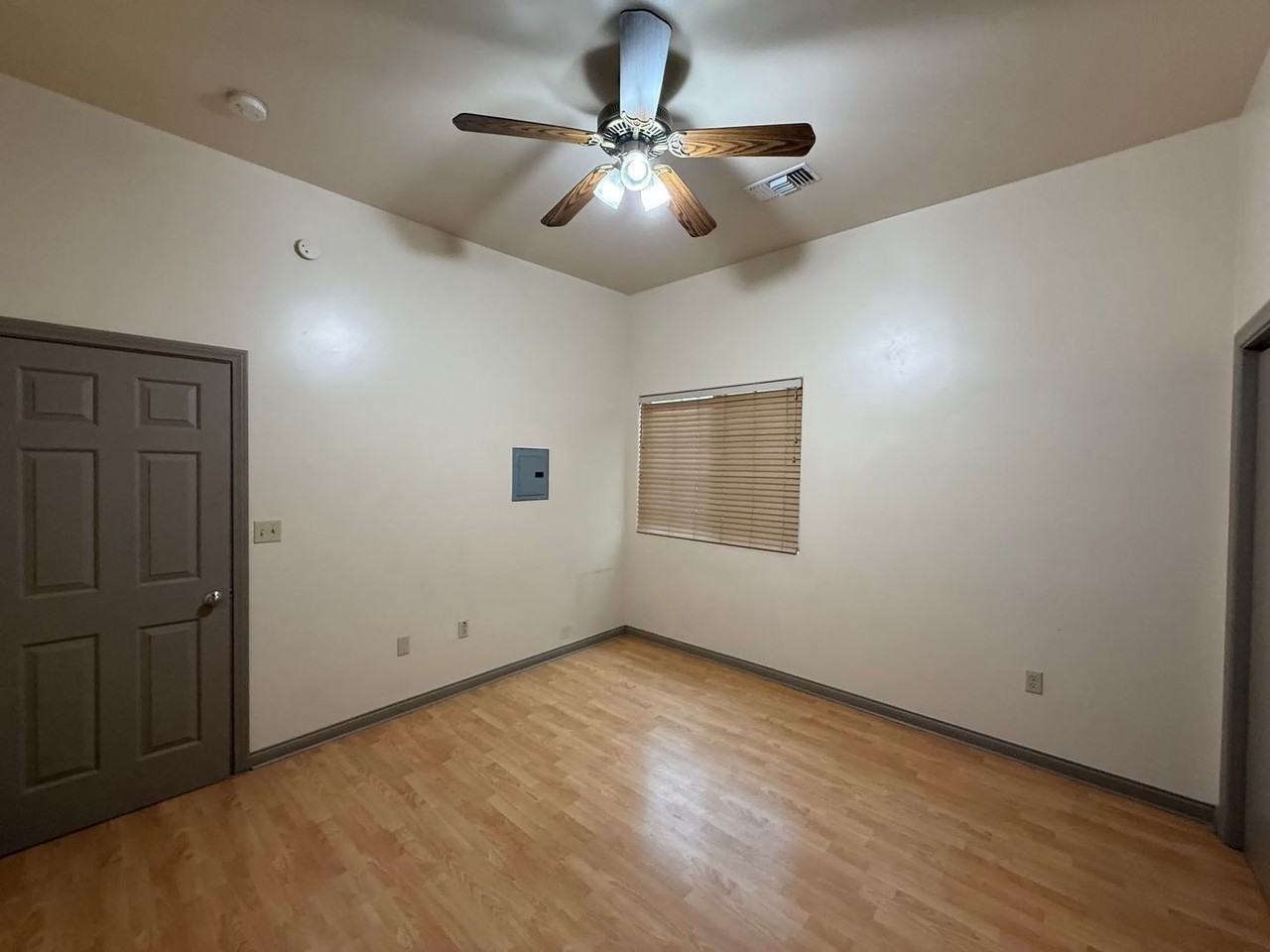 522 Center St #B - Photo 7 of 7