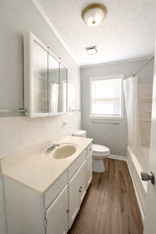 12509 E 53rd St - Photo 5 of 11