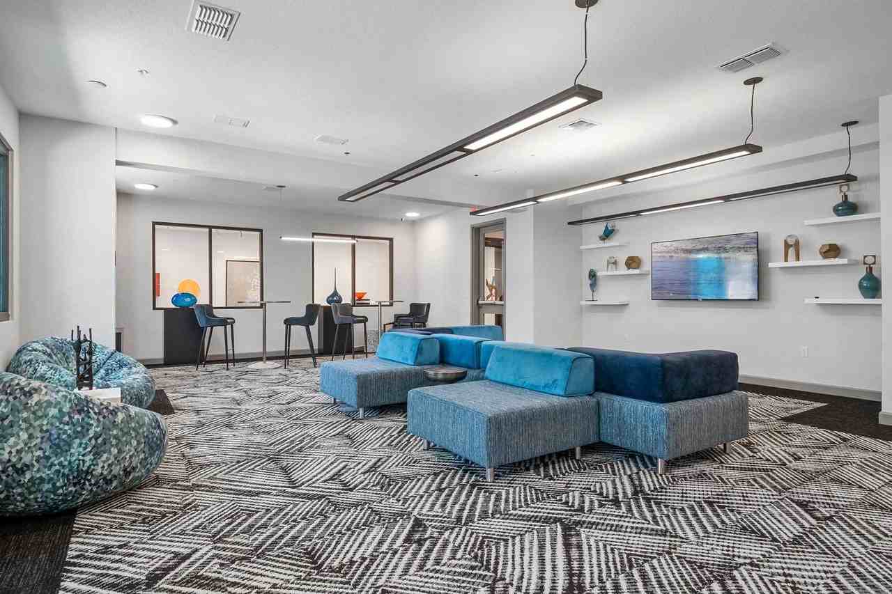 Gallery 3100 - Photo 2 of 34