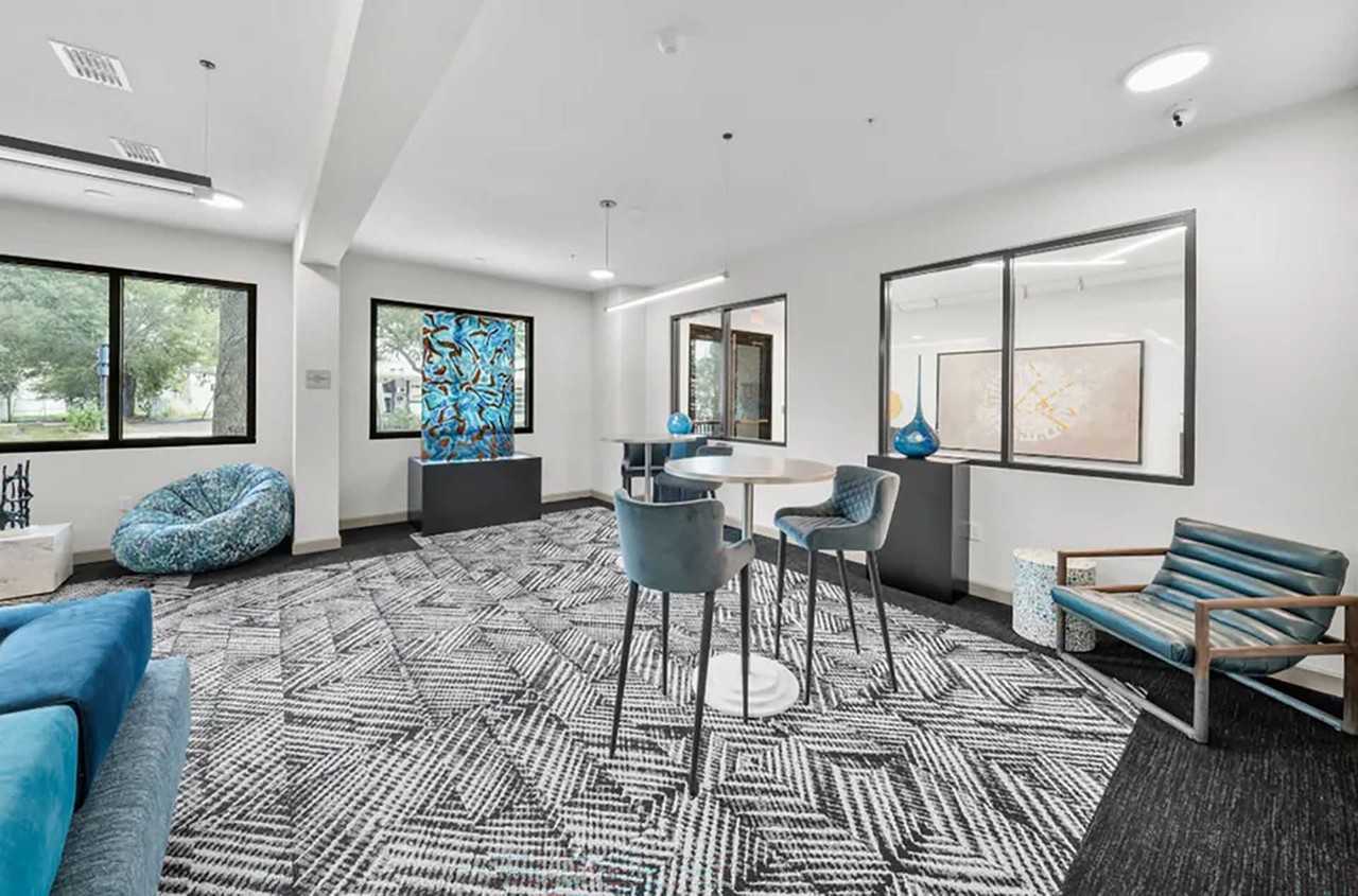 Gallery 3100 - Photo 3 of 34