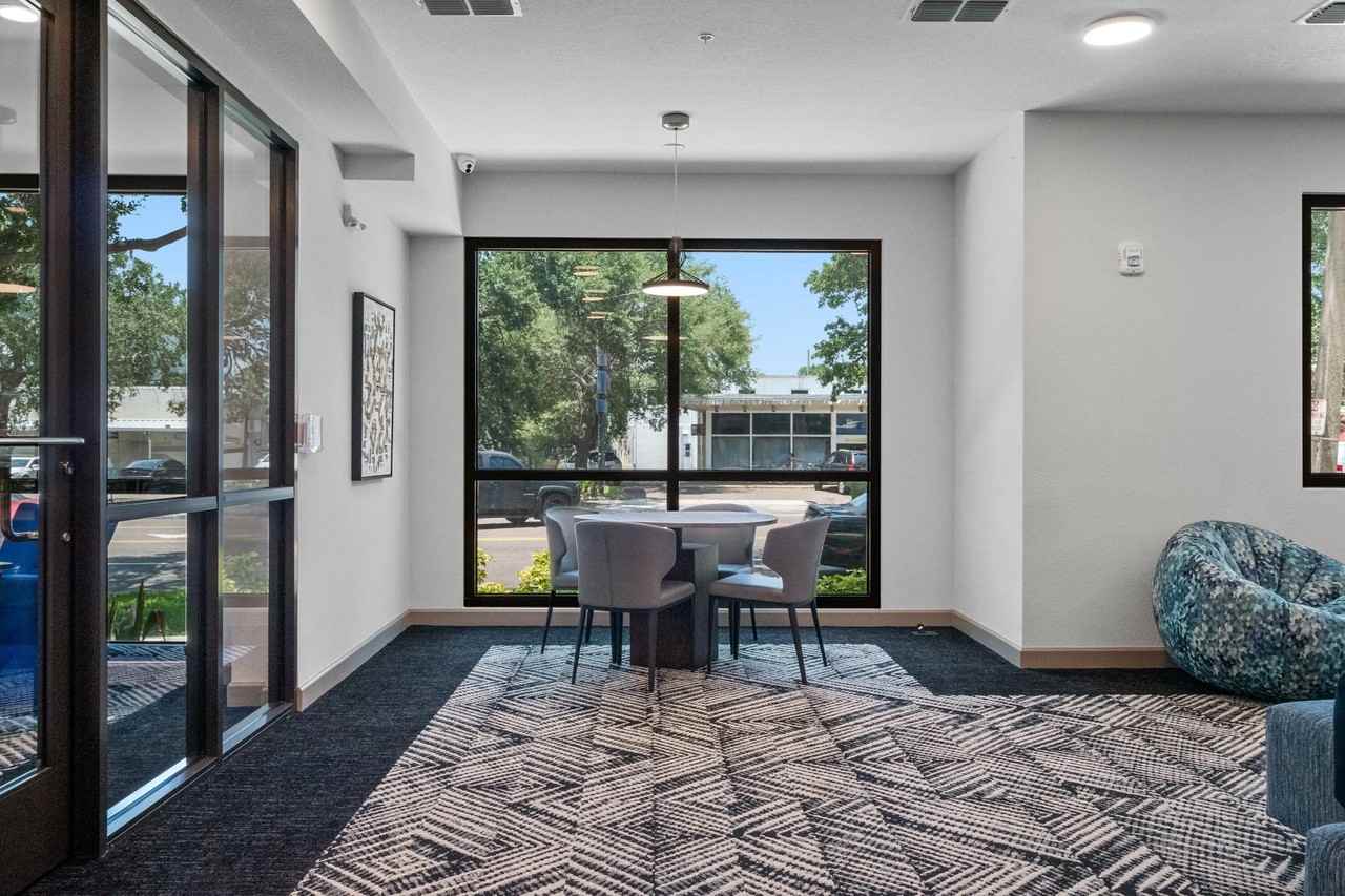 Gallery 3100 - Photo 4 of 34