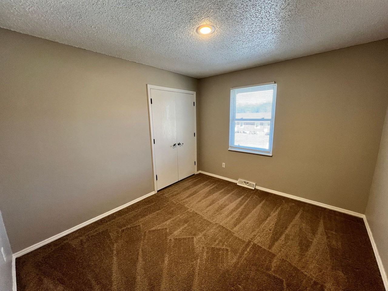 345 N Gilbert St - Photo 6 of 13