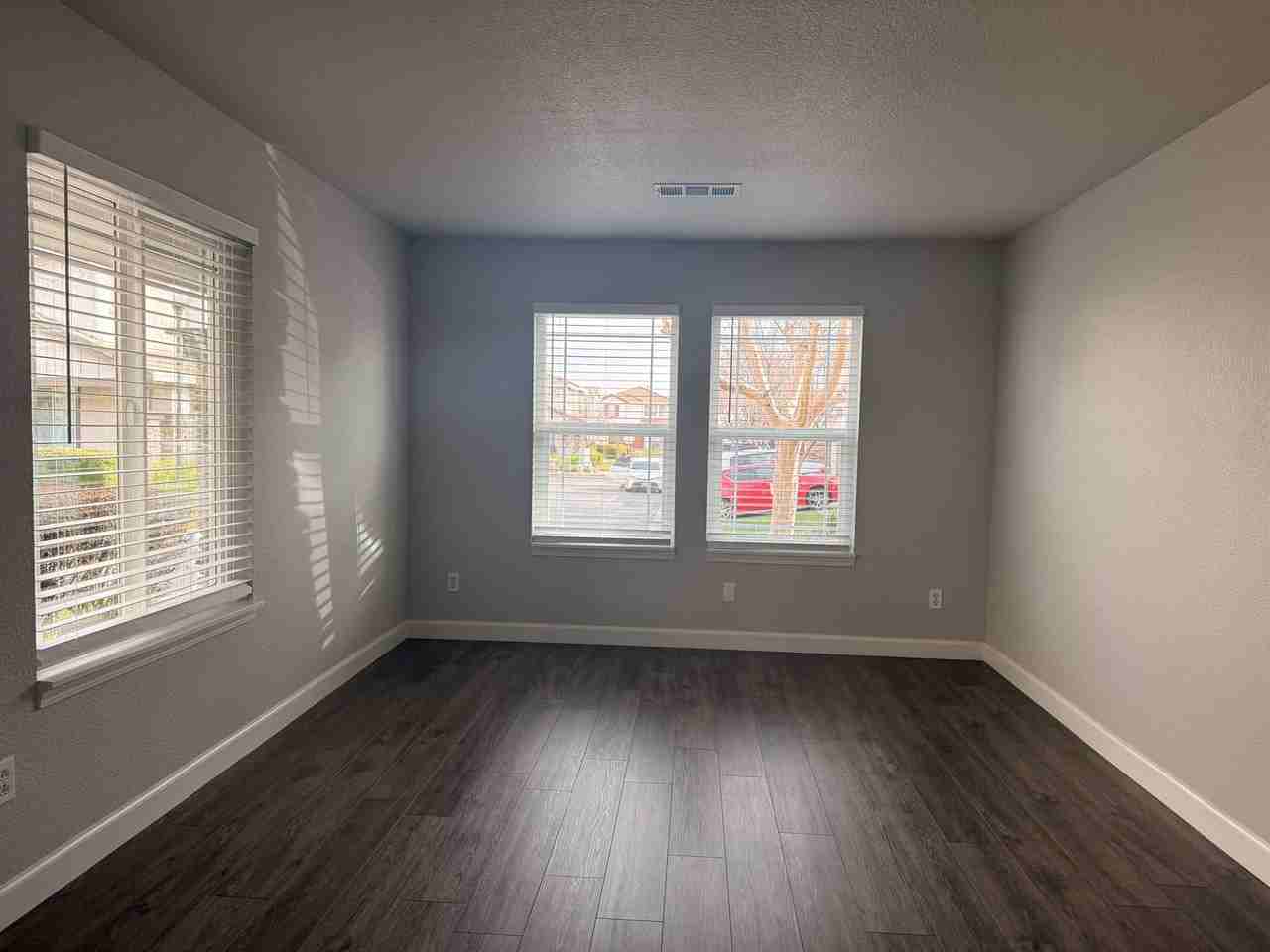 940 Beth Page Ct - Photo 3 of 19