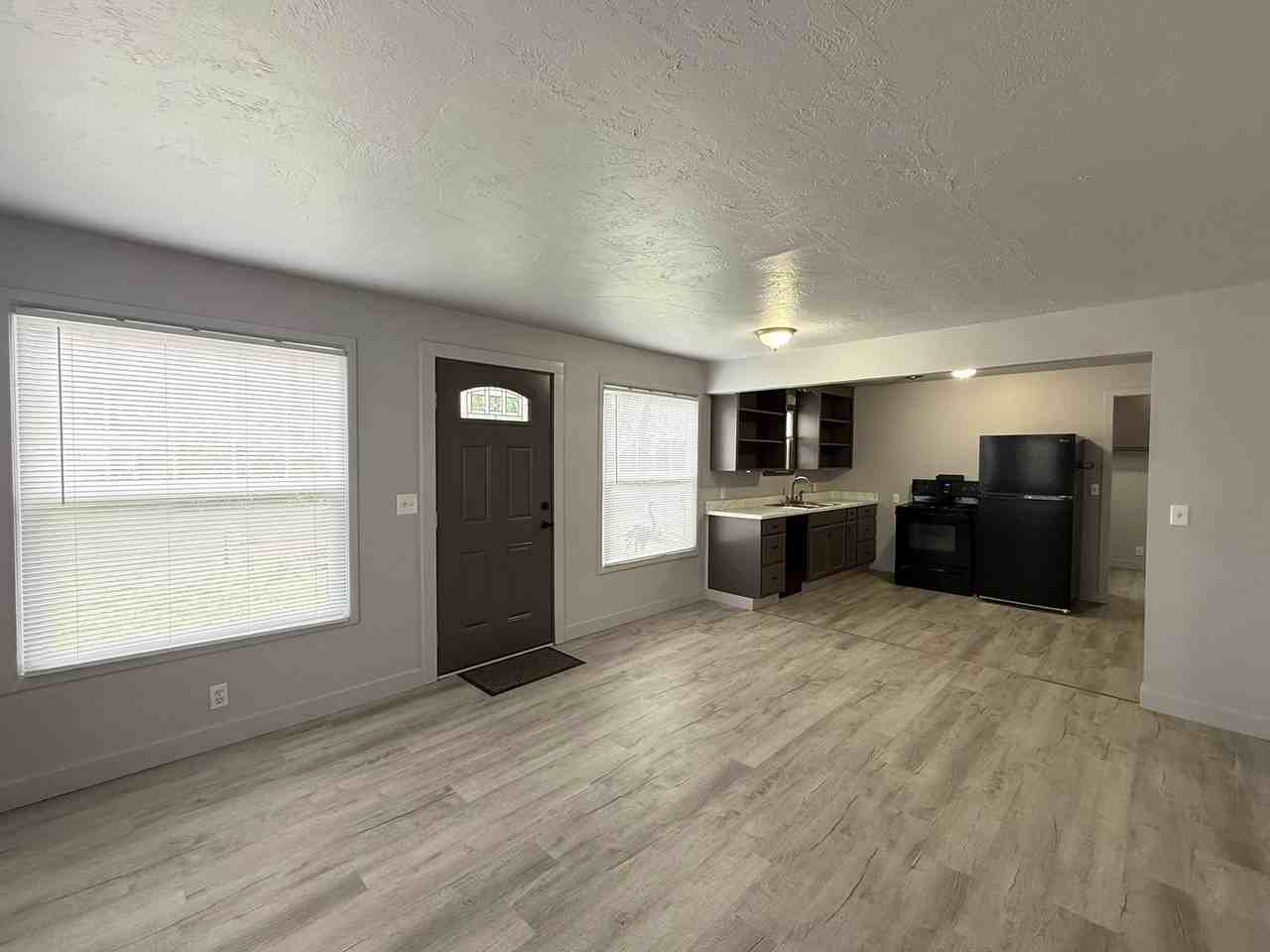 4665 Daisy St - Photo 4 of 22