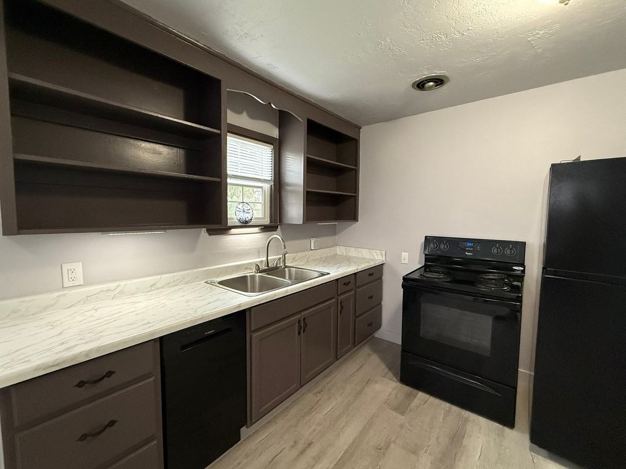 4665 Daisy St - Photo 7 of 22