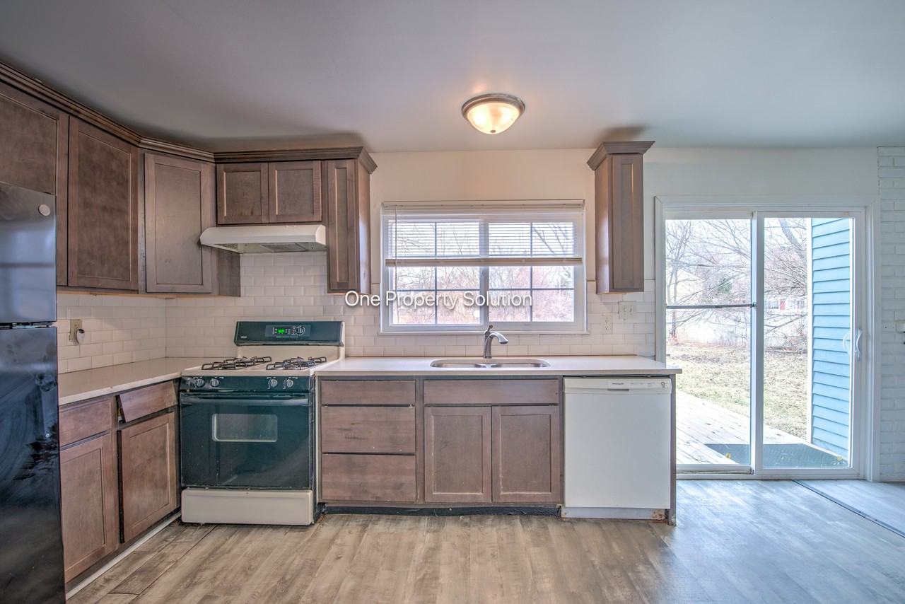 924 W 60th Pl ##In - Photo 3 of 24