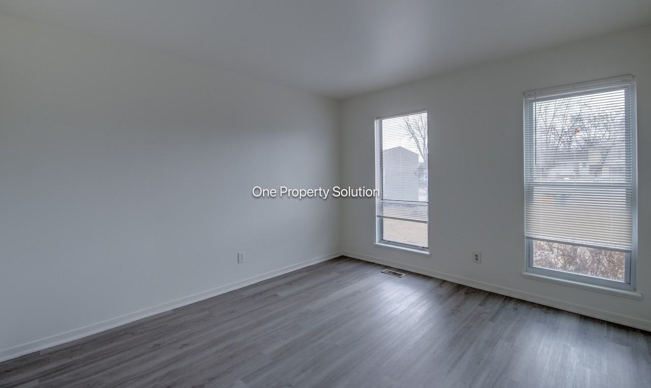 924 W 60th Pl ##In - Photo 4 of 24