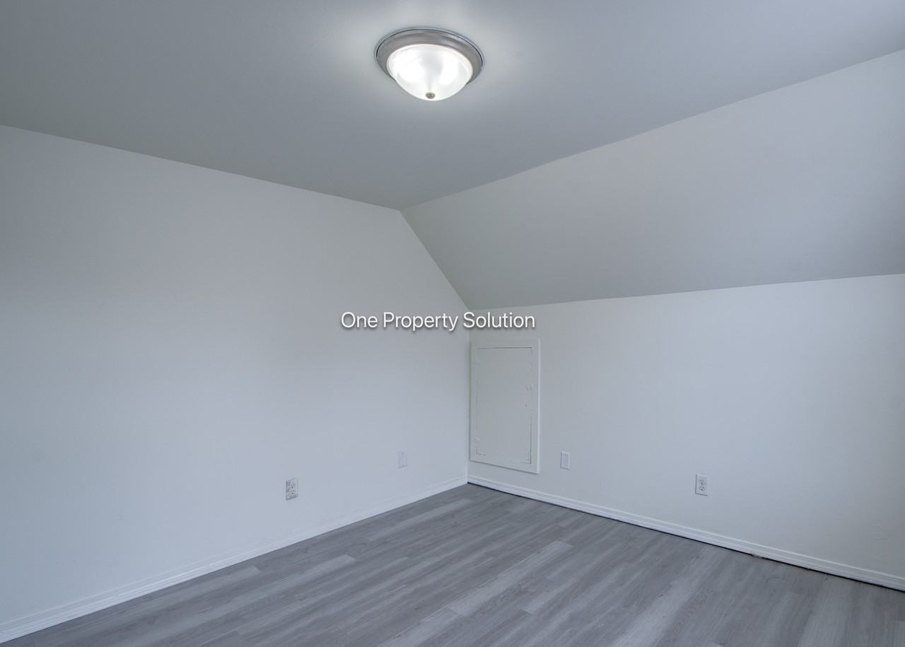 924 W 60th Pl ##In - Photo 2 of 24