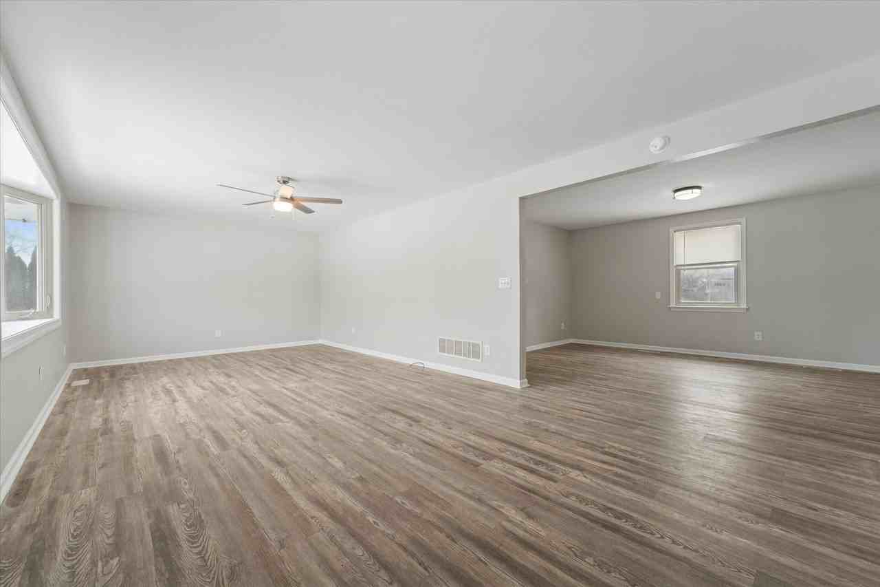 950 W Chestnut St - Photo 2 of 27