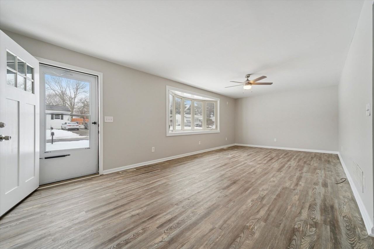 950 W Chestnut St - Photo 3 of 27