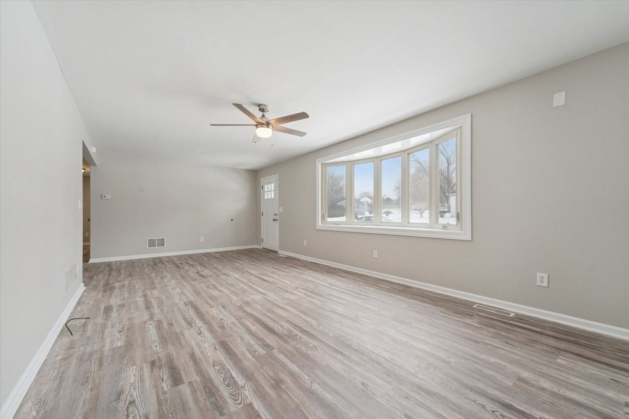 950 W Chestnut St - Photo 5 of 27