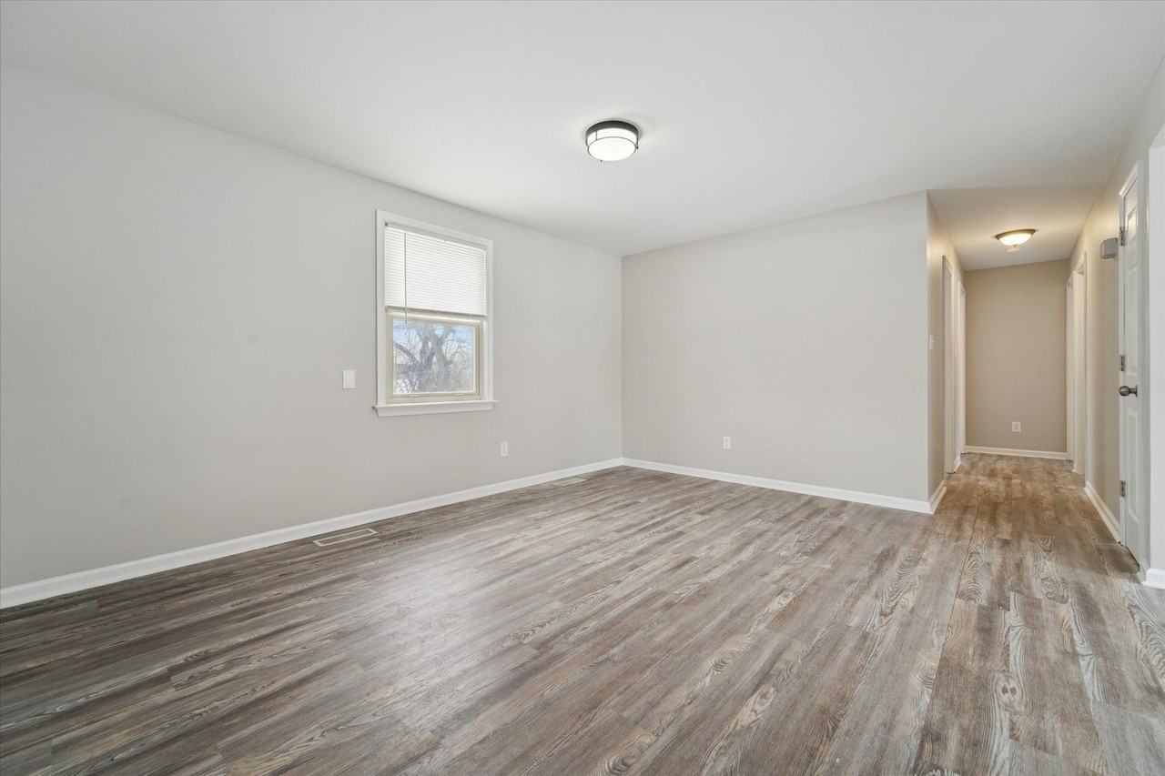 950 W Chestnut St - Photo 6 of 27