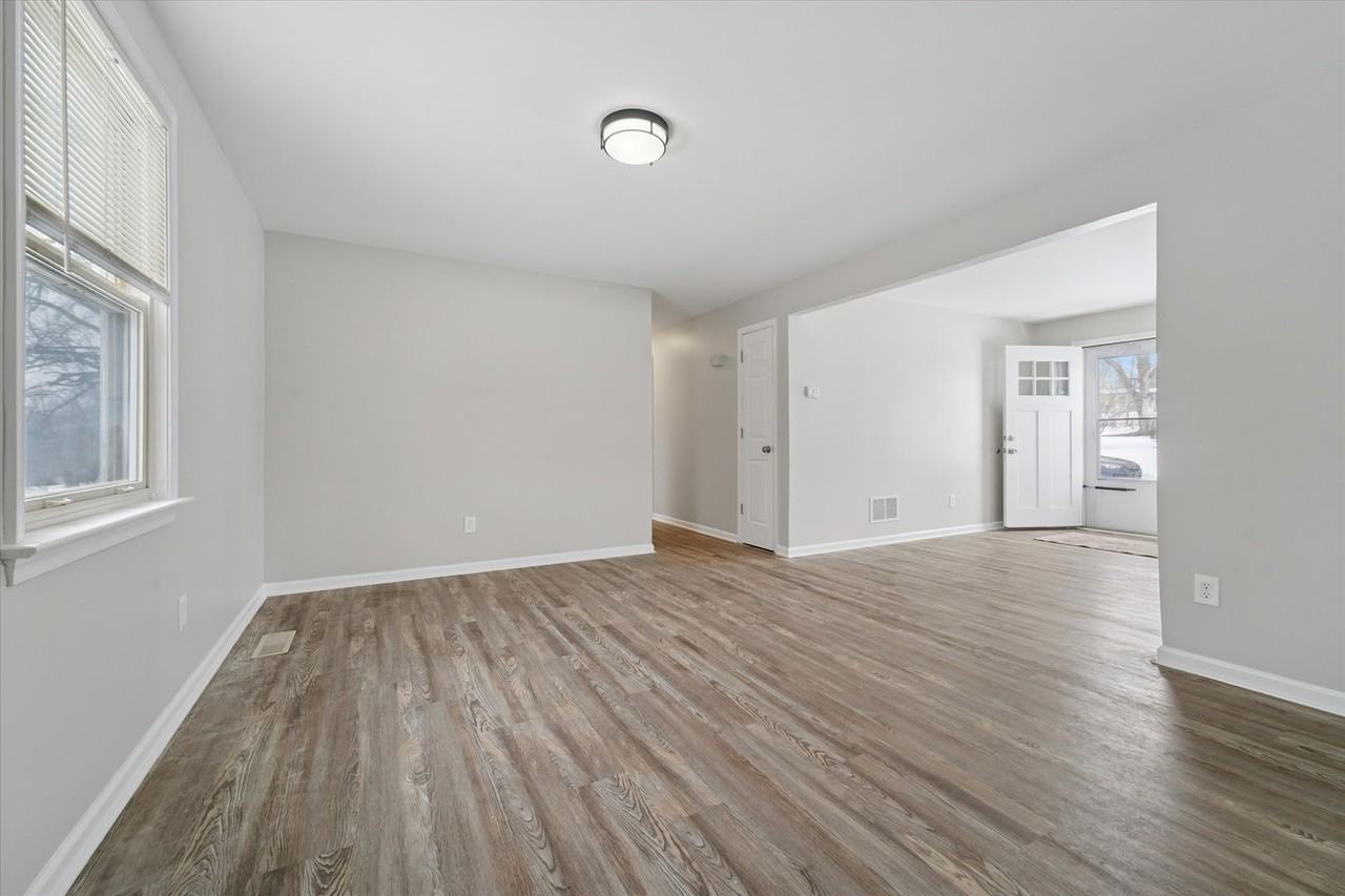 950 W Chestnut St - Photo 7 of 27