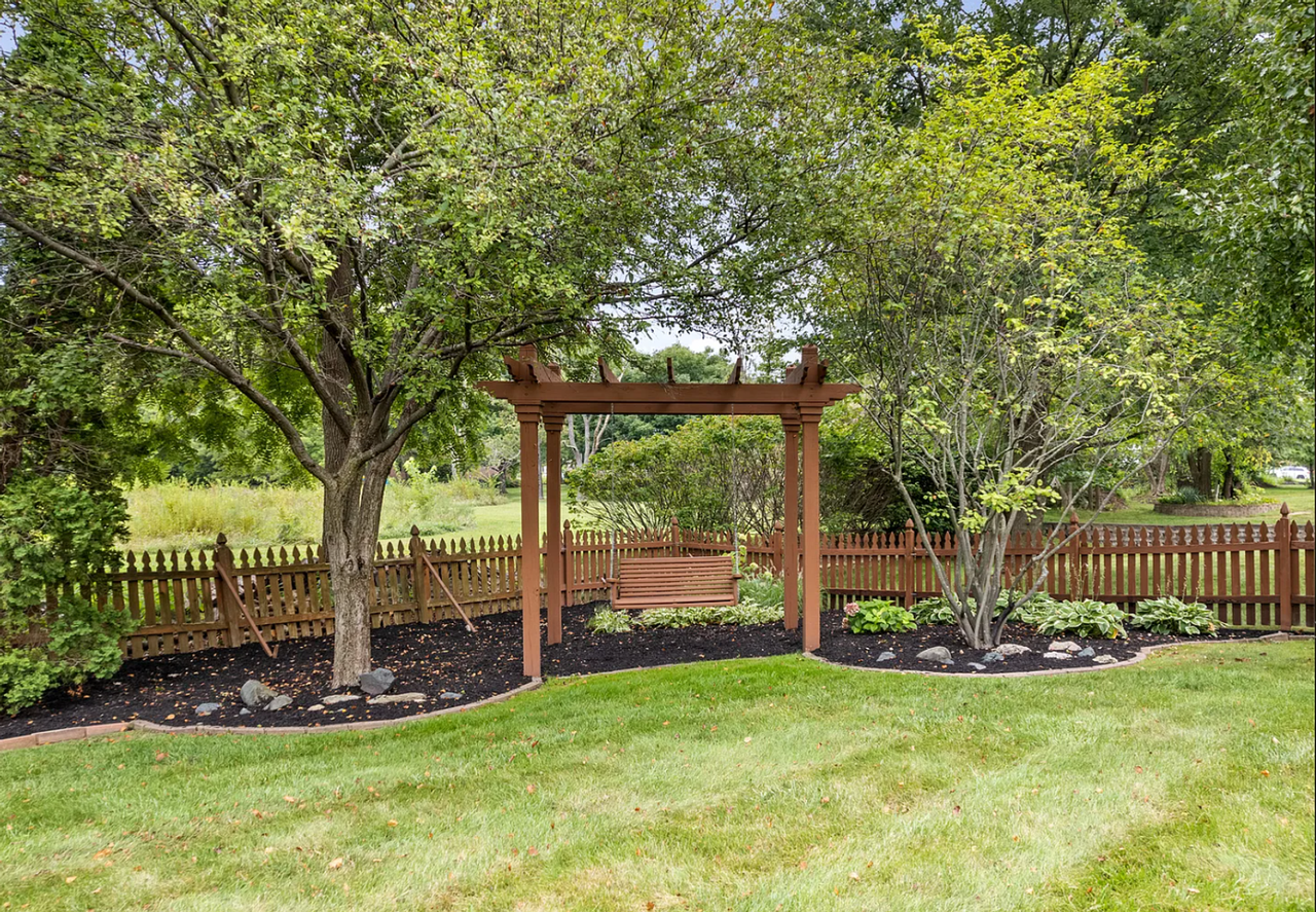 1380 Worchester Dr - Photo 5 of 29