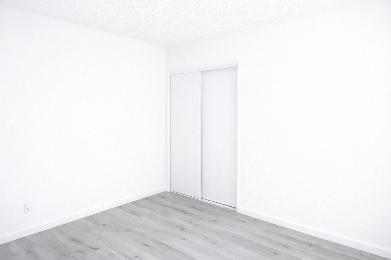 816 LARCH ST - Photo 5 of 10