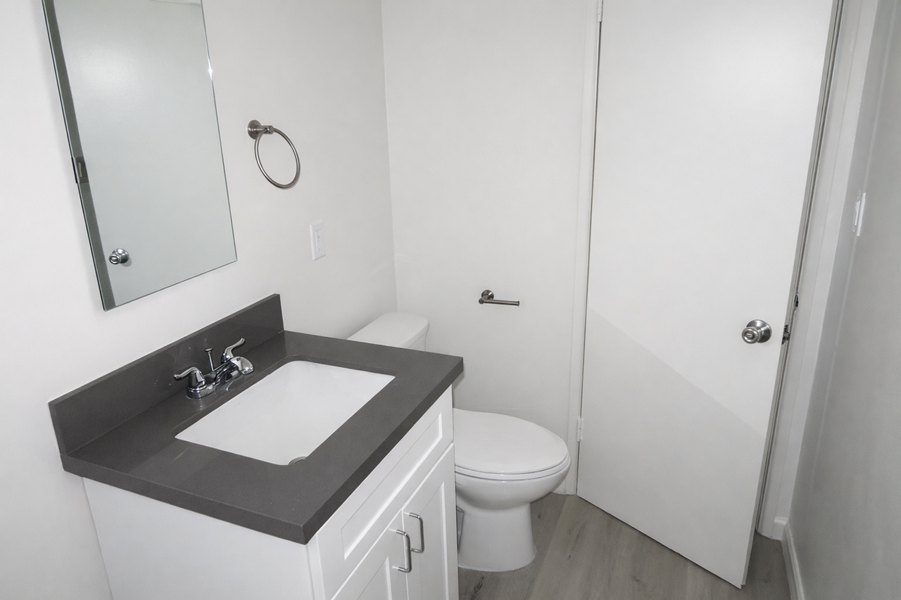 816 LARCH ST - Photo 7 of 10