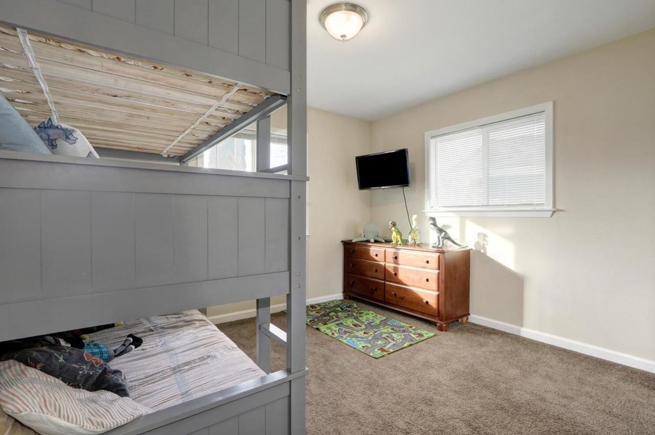 2081 Wakefield Way - Photo 3 of 32