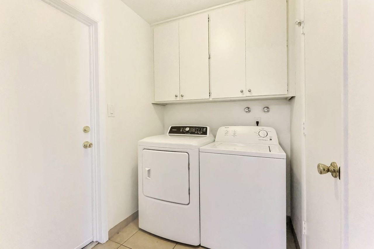 4806 S Dorsey Ln - Photo 2 of 26