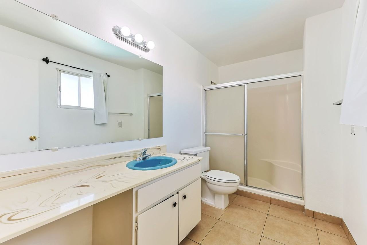 4806 S Dorsey Ln - Photo 6 of 26