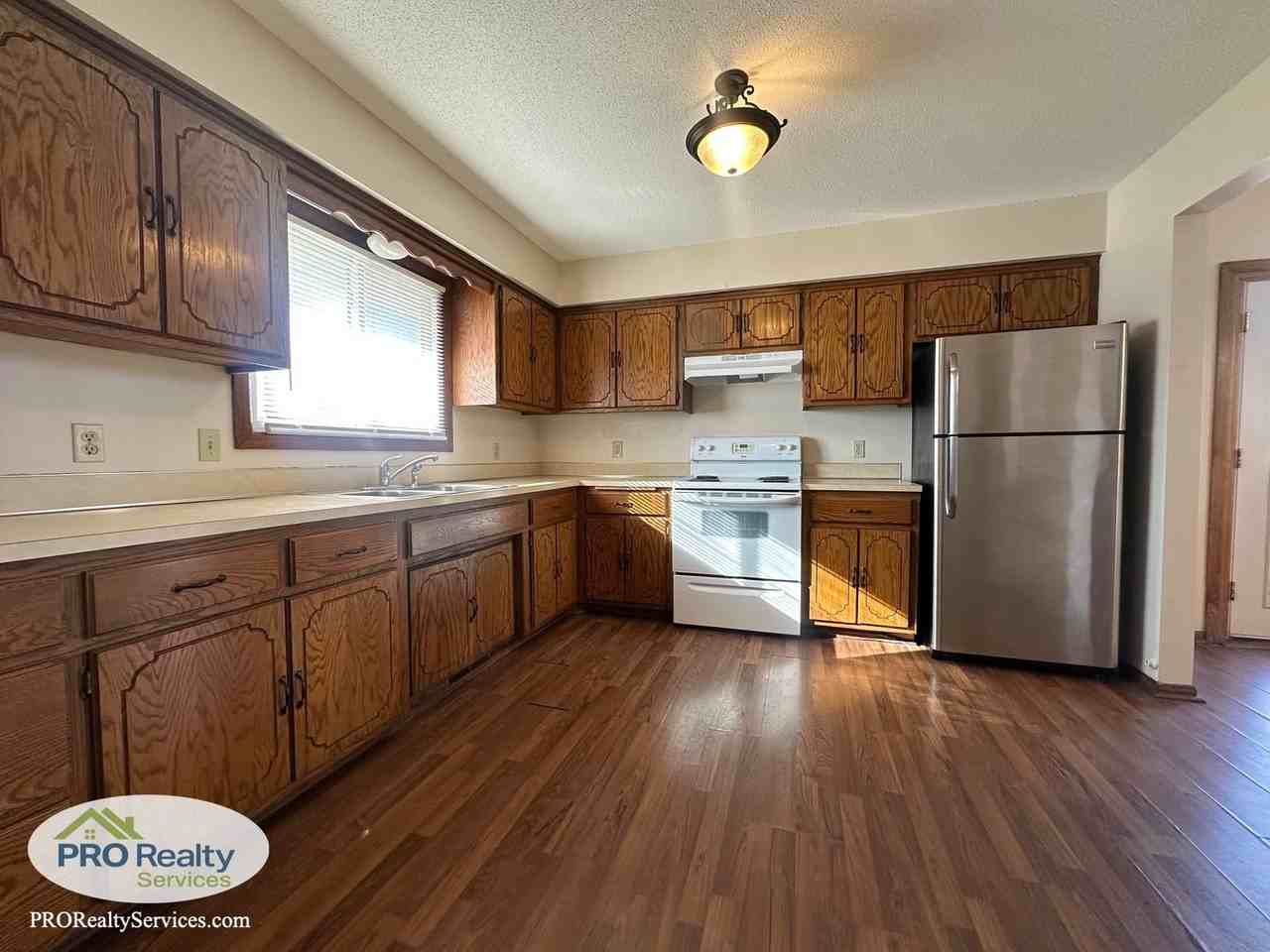 10310 97th Pl N - Photo 4 of 33