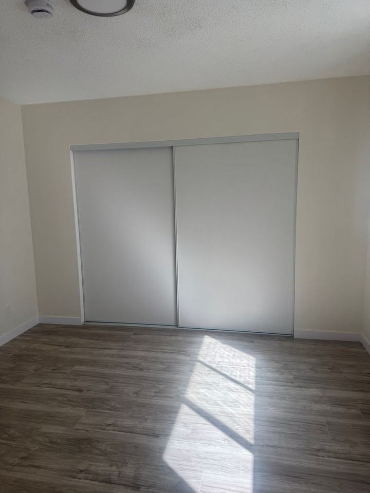 8844 Tobias Avenue - Photo 6 of 12